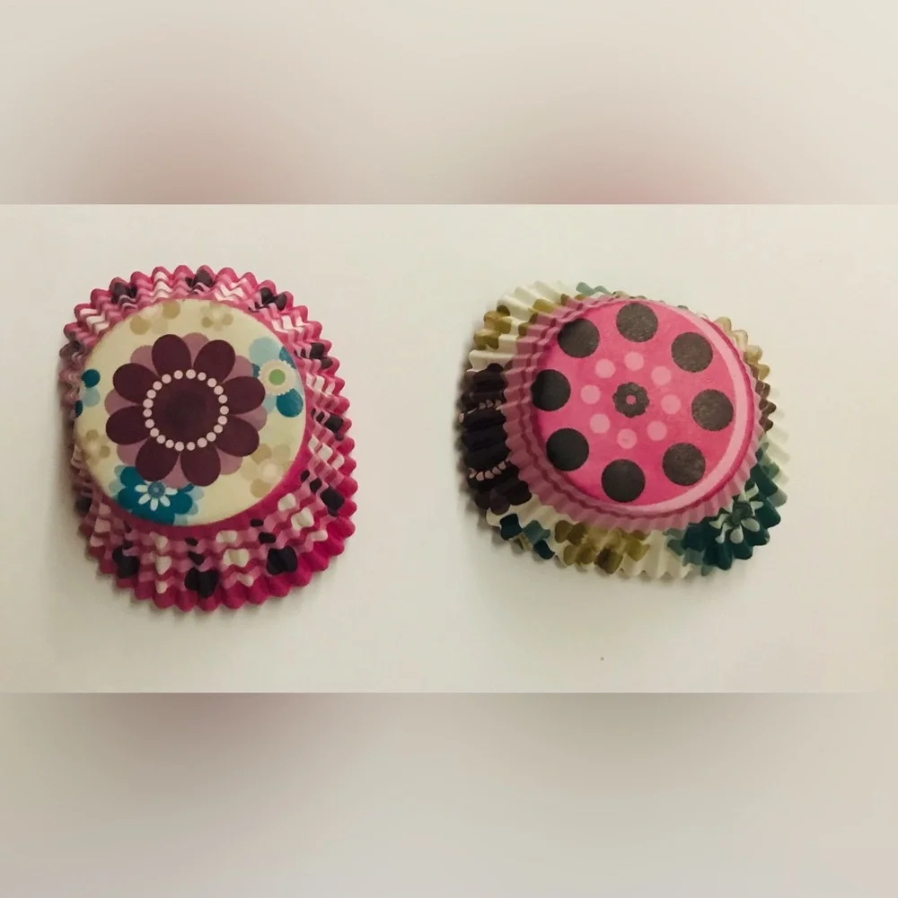 New Cupcake Kit 22 Toppers and 23 Cupcake Liners Floral Pattern